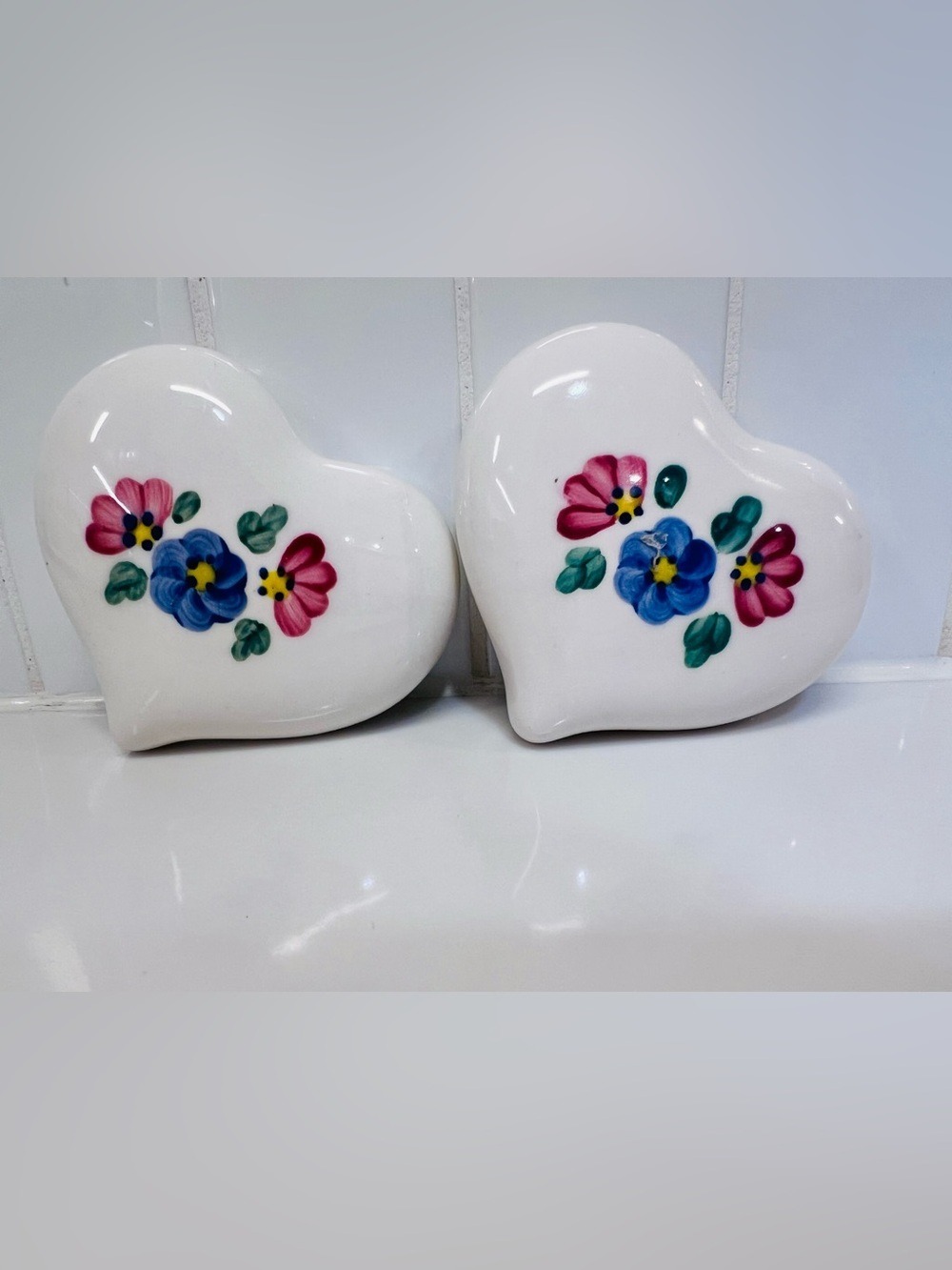 Vintage HOMCO Hand-painted Ceramic Wall Heart a small floral design Set Of 2